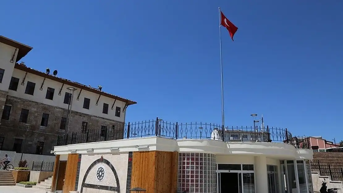 'Emekliler için kültür ve çay evi'