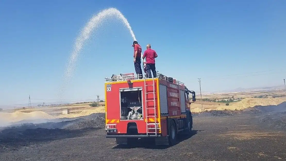 '200 ton saman kül oldu'