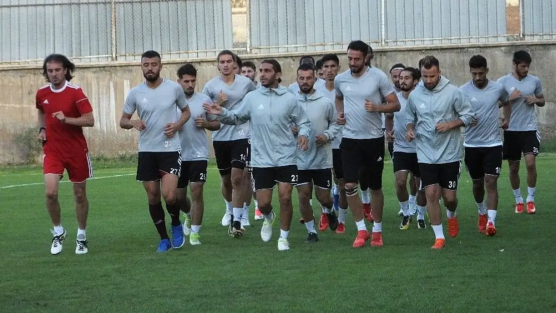 'Elazığspor 17 futbolcuyla  Adana´ya gitti'