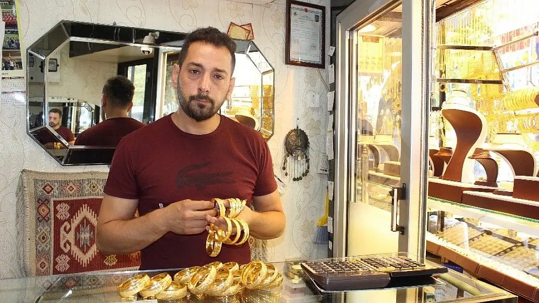 'Poşet dolusu altını lavabo ihtiyacı kurtardı'
