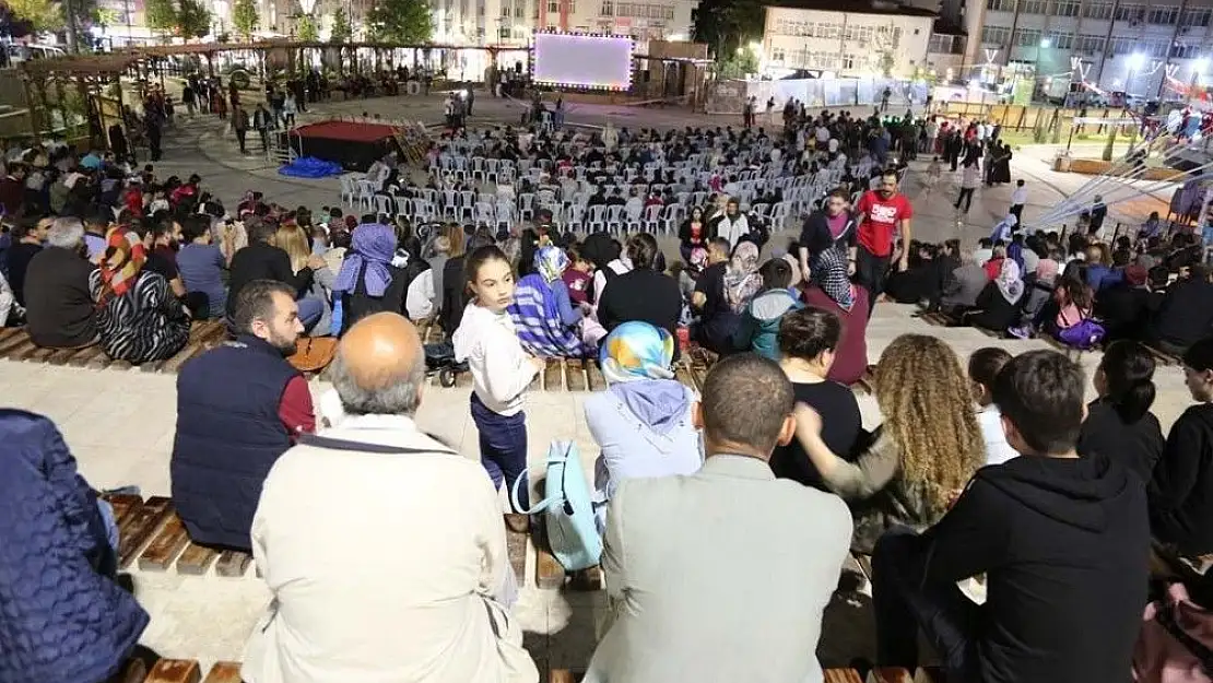 'Sivas´ta nostaljik açık hava sinemasına yoğun ilgi'