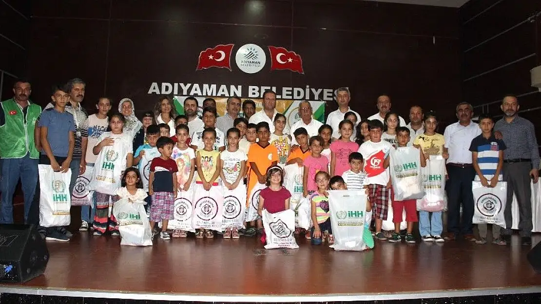 'Yetim çocuklar bayramlıkla sevindirildi'