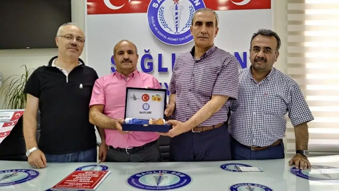 'Rekor şiirin sahibine plaket'