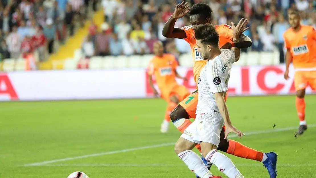 'Spor Toto Süper Lig: Demir Grup Sivasspor: 0 - Aytemiz Alanyaspor: 0 (İlk yarı)'