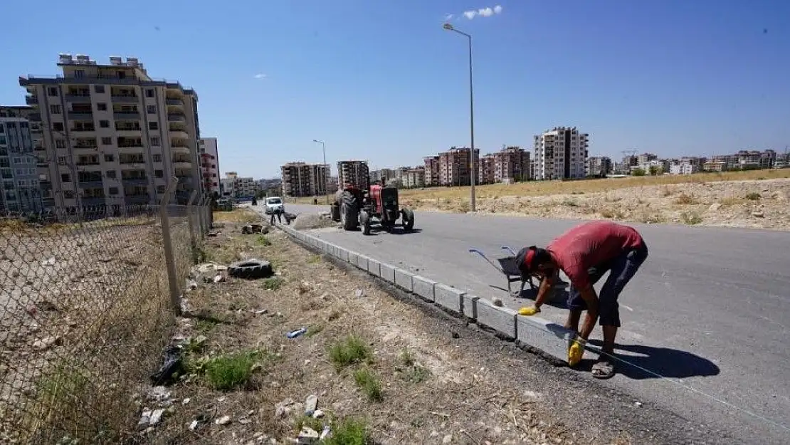 'Cumhuriyet Mahallesinde kaldırım çalışması yapılıyor'