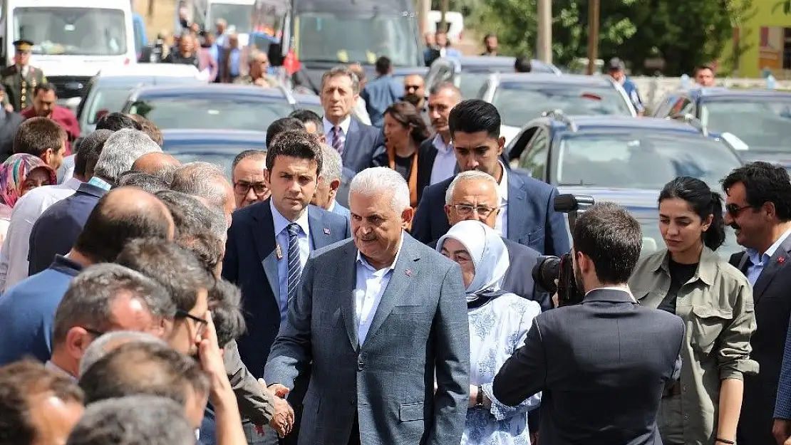 'TBMM Başkanı Yıldırım´dan bebeğiyle şehit olan annenin ailesine ziyaret'
