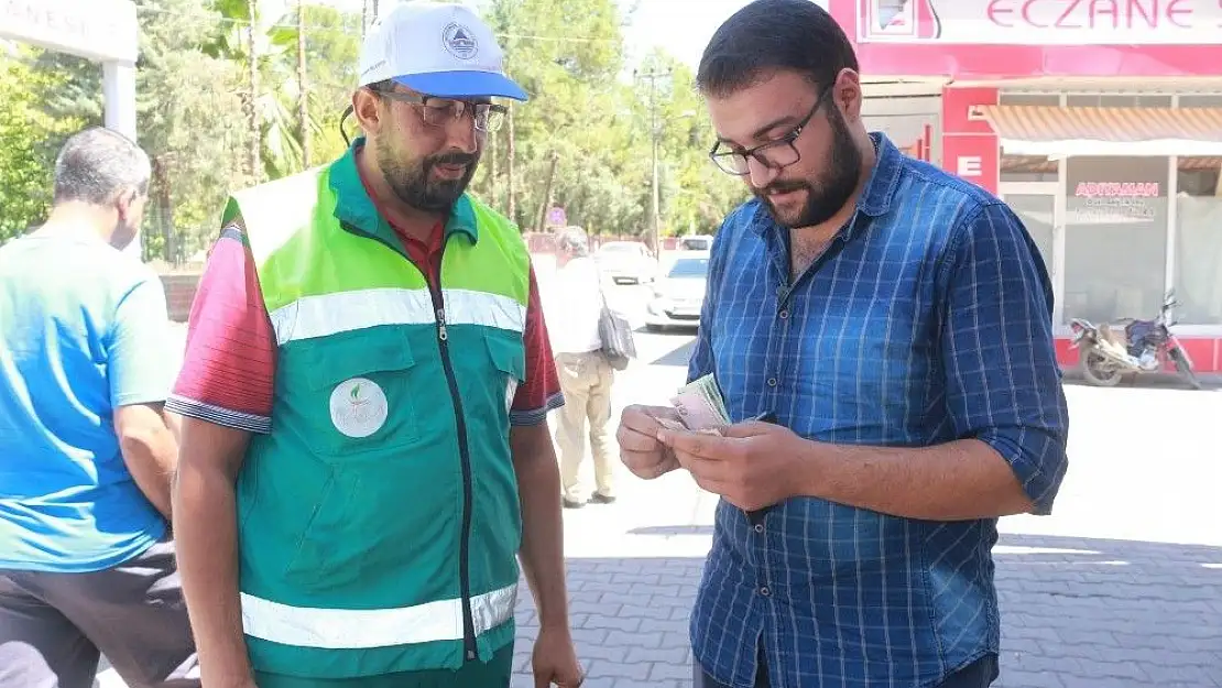 'Temizlik işçisi bulduğu parayı sahibine teslim etti'