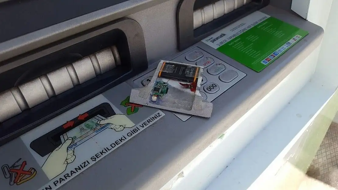'Banka ATM´sine kart kopyalamak için kamera gizlediler'