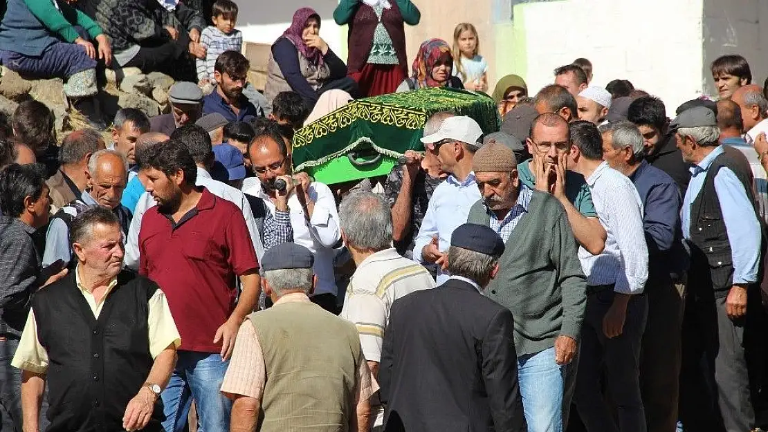 'Kızının düğününe geldiği köyde göçük altında öldü'