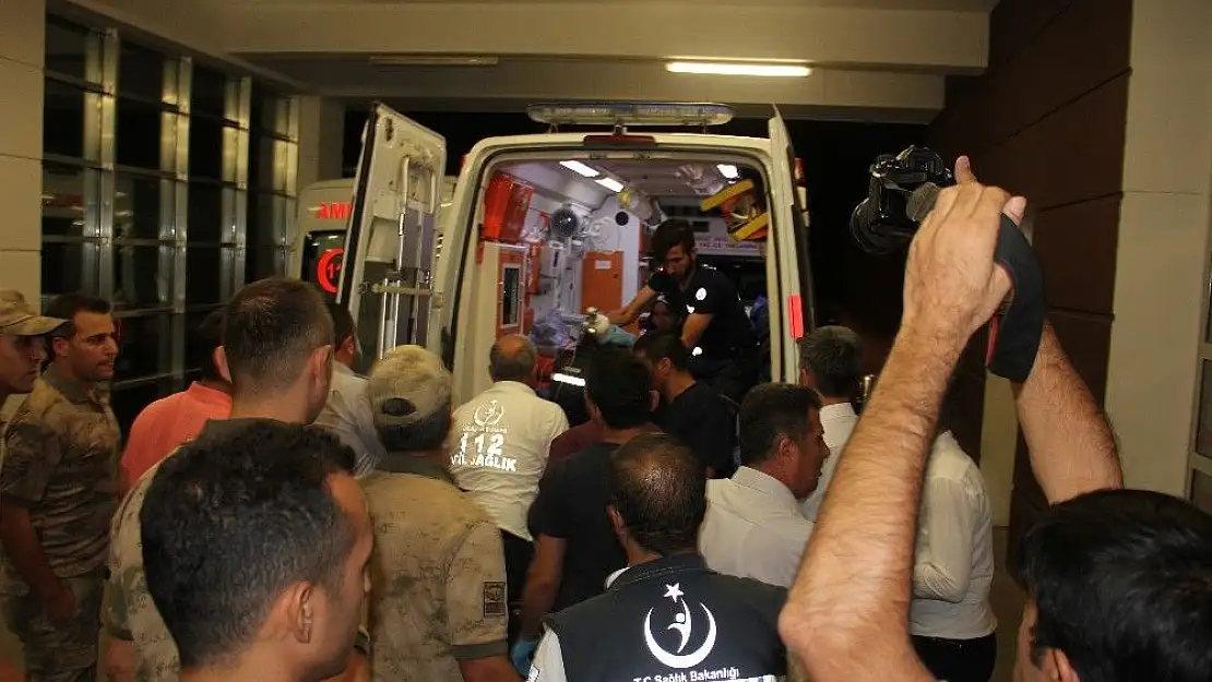 'Terör örgütü iş makinelerini yaktı'