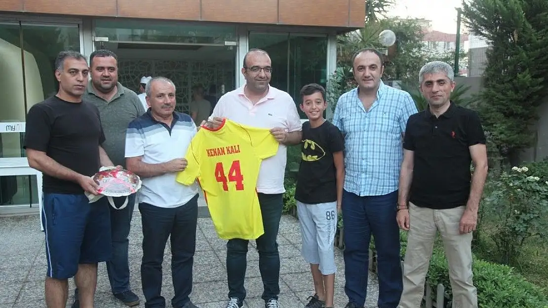'TSYD´den işadamı Kalı´ya forma'