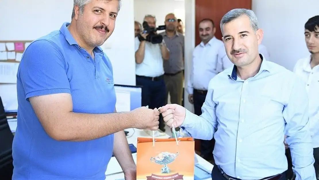 'Çınar, belediye çalışanlarının bayramını kutladı'