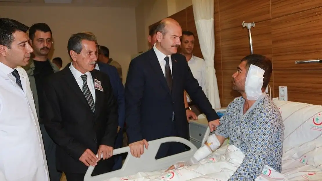 'Bakan Soylu, yaralı askerleri ziyaret etti'