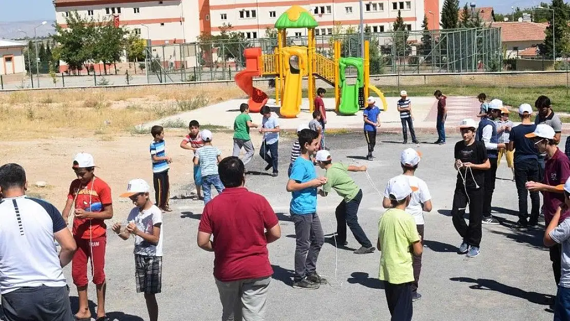 'Bir gelenek ve binlerce gülen çocuk'