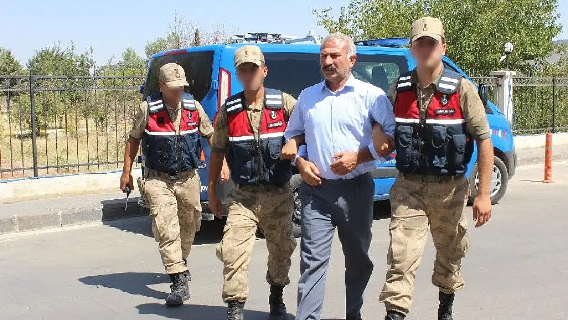 'Gözaltına alınan DBP´li Belediye Başkanı sağlık kontrolü için hastaneye götürüldü'
