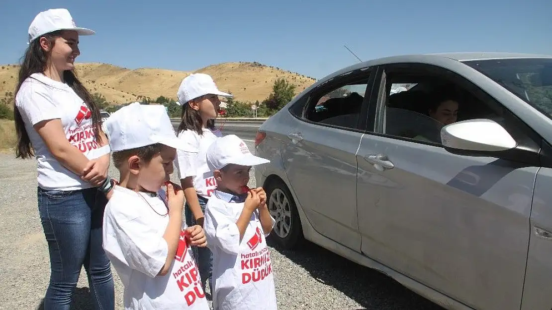 'Drone ile tespit edilen hatalı sürücüler, kırmızı düdükle uyarıldı'