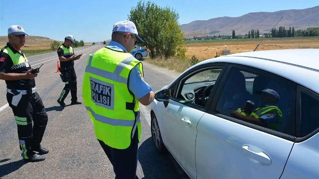 'Polis ekiplerinden ´Huzurlu Bayram´ uygulaması'
