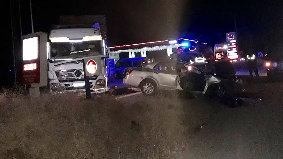 '3 kişinin öldüğü kaza anı güvenlik kamerasında'
