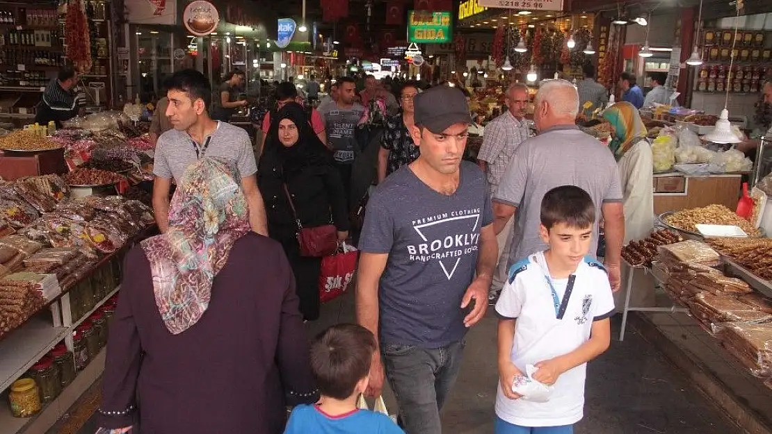'Elazığ´da Kapalı ve Bakırcılar çarşısında bayram bereketi'