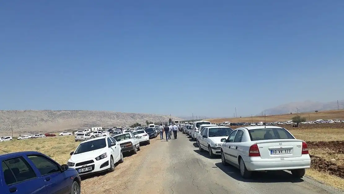 'İntihar eden baba ve öldürdüğü 2 kızının cenazeleri defnedildi'