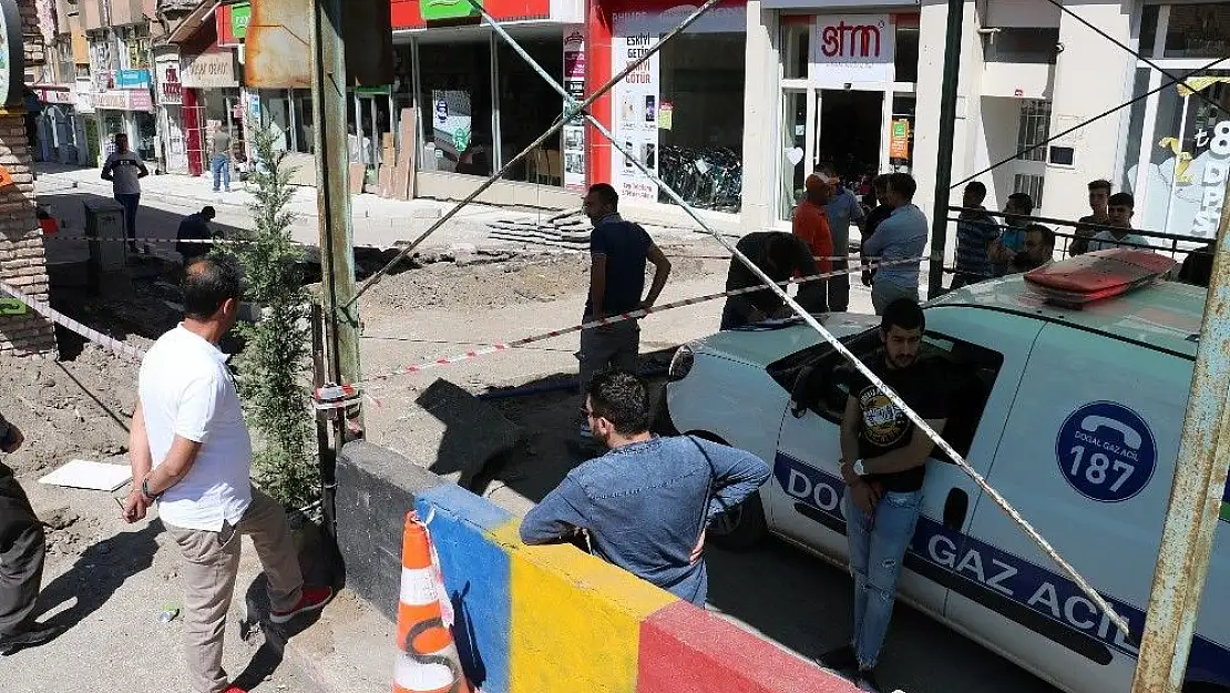'Doğalgaz kaçağını sigara içerek izledi'