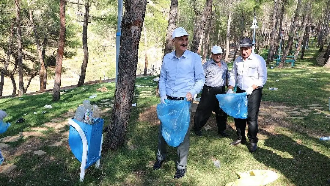 'Başkan Okay çevre temizliği yaptı'