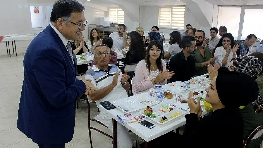 'CÜ Vakfı Okulları´nda istişare toplantısı'