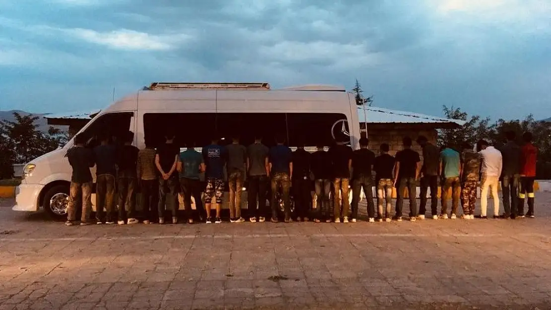 'Elazığ´da 22 göçmen sahte evrakla yakalandı'