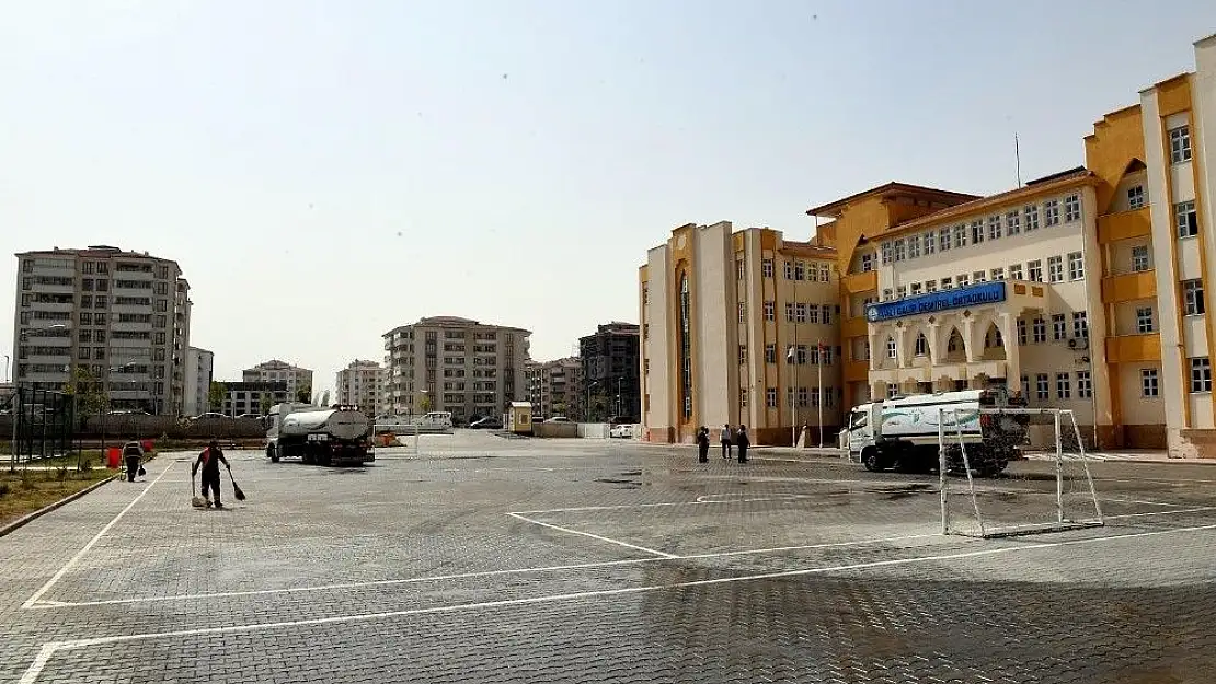 'Yeşilyurt Belediyesi, ilçedeki okulların temizliğini yaptı'