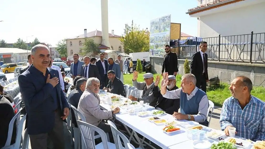 'Başkan Aydın pazarcı esnafıyla kahvaltıda buluştu'