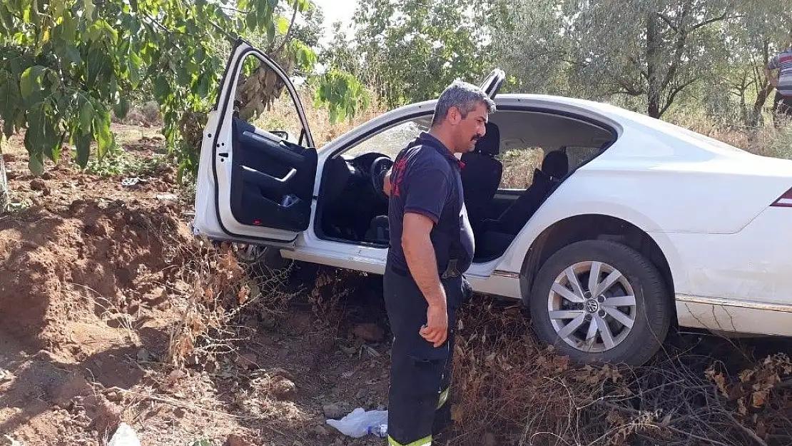 'Lüks otomobil su kanalına uçtu: 1 yaralı'