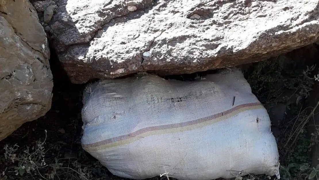 'Kayalıklar arasına gizlenen 32 kilo esrar ele geçirildi'