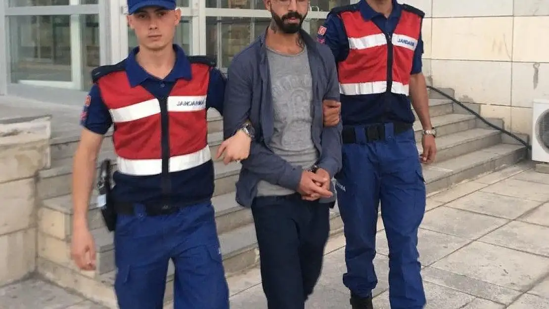 '16 ayrı suçu, 7,5 yıl hapis cezası olan şüpheli hırsızlık yaparken yakalandı'