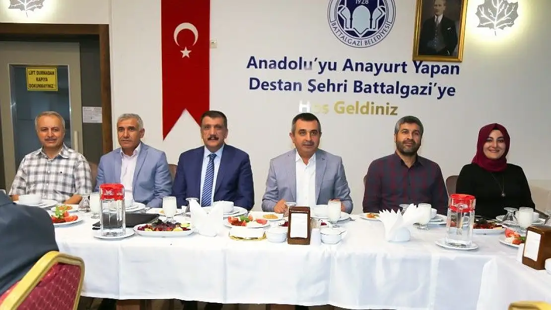 'Gürkan, AK Parti yeni il yönetimi ile bir araya geldi'
