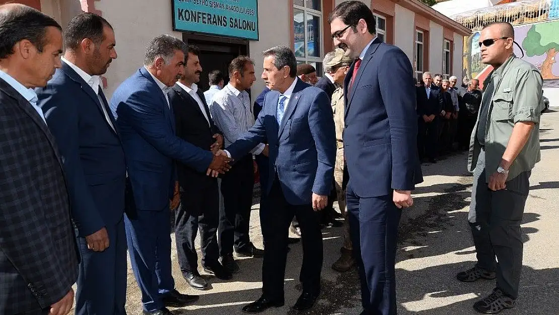'Vali Kalkancı Çelikhan´da muhtarlar ve vatandaşlarla bir araya geldi'