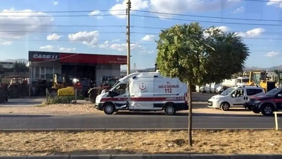 'Ambulans ile kamyon çarpıştı: 3 yaralı'