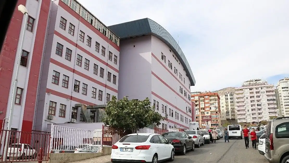 'Kahramanmaraş´ta 4 öğrencinin yedikleri köfteden zehirlendiği iddiası'