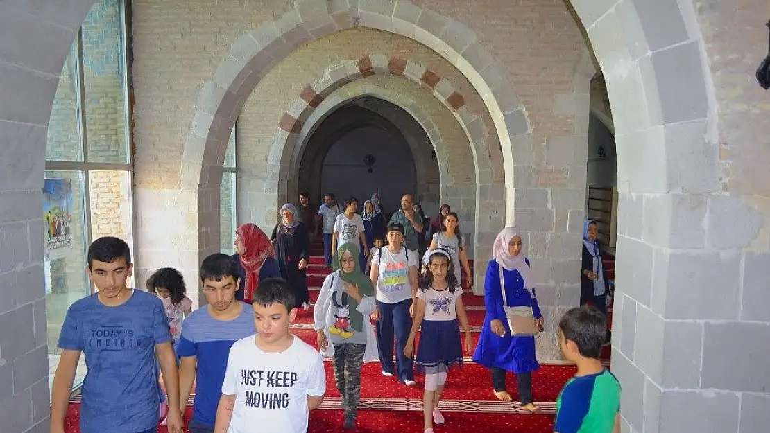 'Tur Otobüsü 20 bin kişiye Battalgazi´yi gezdirdi'