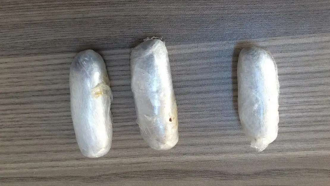 'Uyuşturucuyu makatlarına gizlemişler'