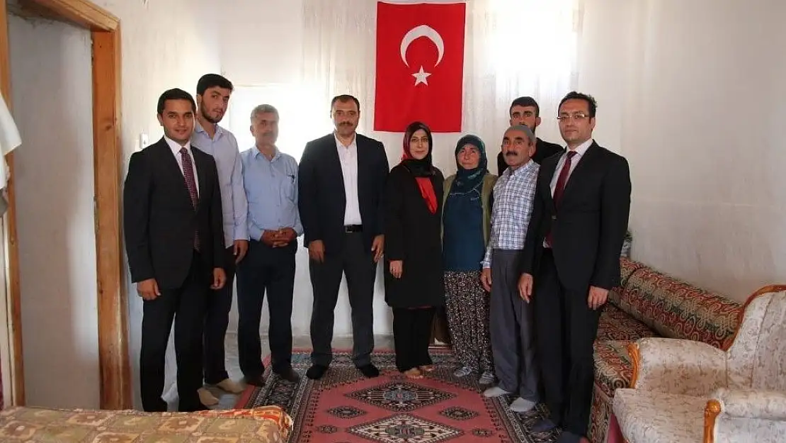 'Vali Kaldırım köyleri inceledi, şehit aileleriyle bir araya geldi'