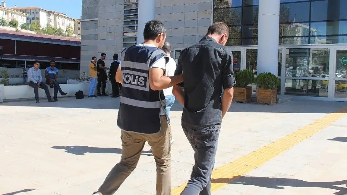 'Yaşlıları dolandıran sahte polis gerçek polise yakalandı'