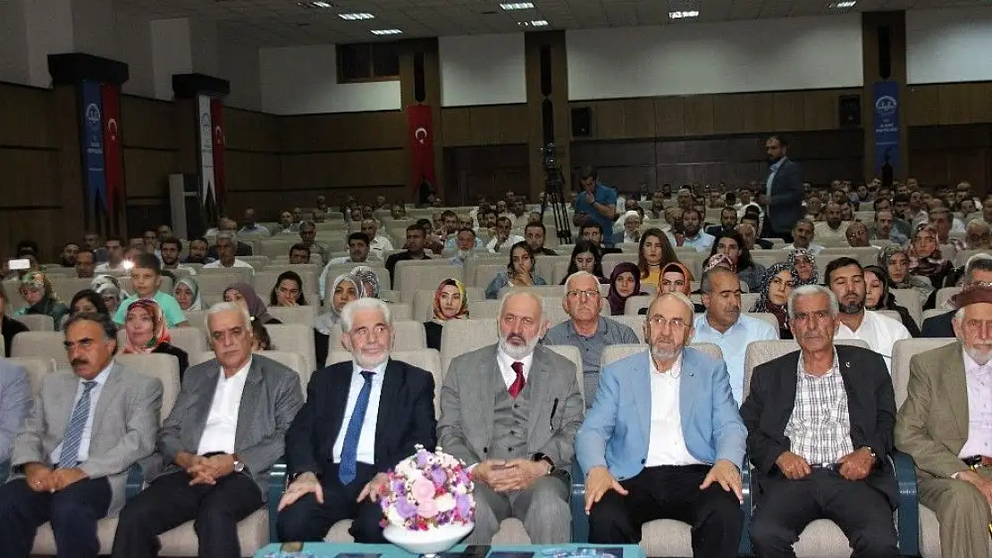 'Elazığ´da ''Camiler ve Din Hizmetine Adanmış Ömürler'' konferansı'