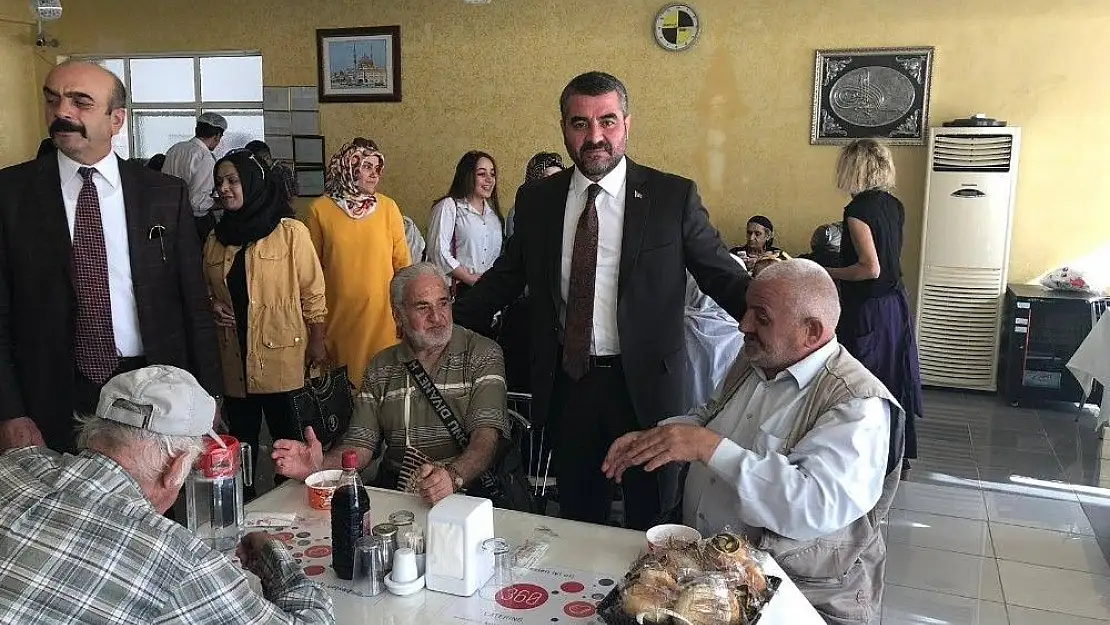 'MHP´li Avşar, huzurevi sakinleri ile bir araya geldi'