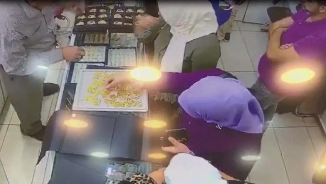 '1 dakikada 20 bin liralık altın çaldılar'