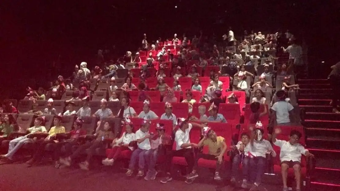 'Kadın ve Gençlik Merkezi öğrencilerinin sinema keyfi'