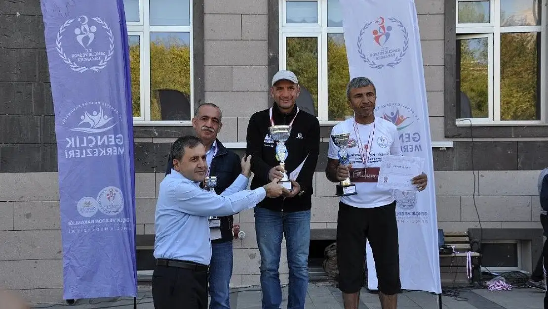 '161 kilometrelik Ultra Maratonu 20 saat 50 dakikada koşuldu'