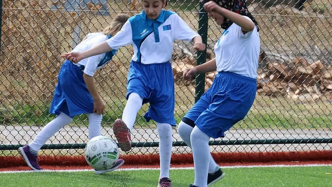 'Köyün altın kızları önyargıları futsalla yıktı'