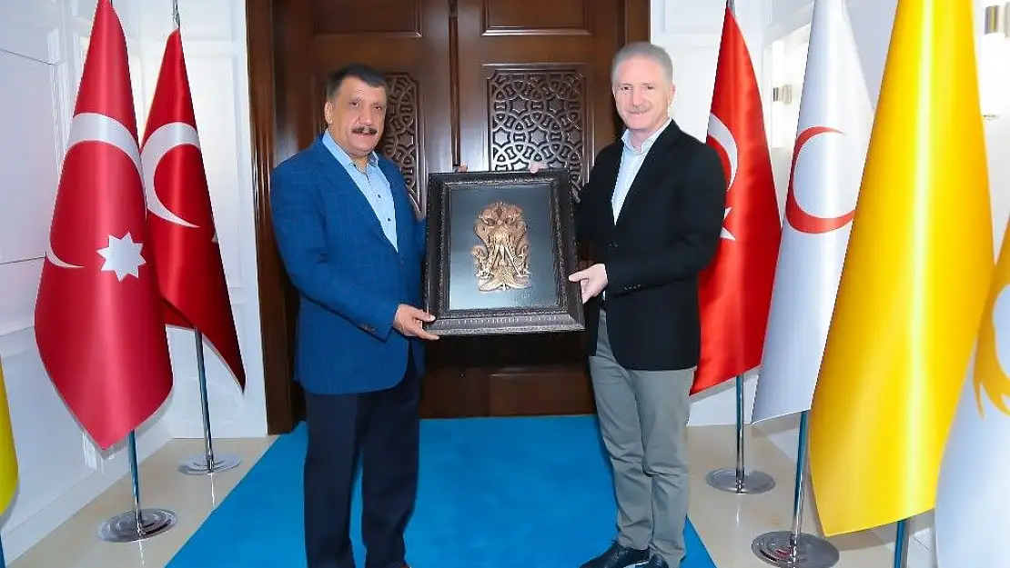 'Sivas Valisi Gül´den Başkan Gürkan´a ziyaret'
