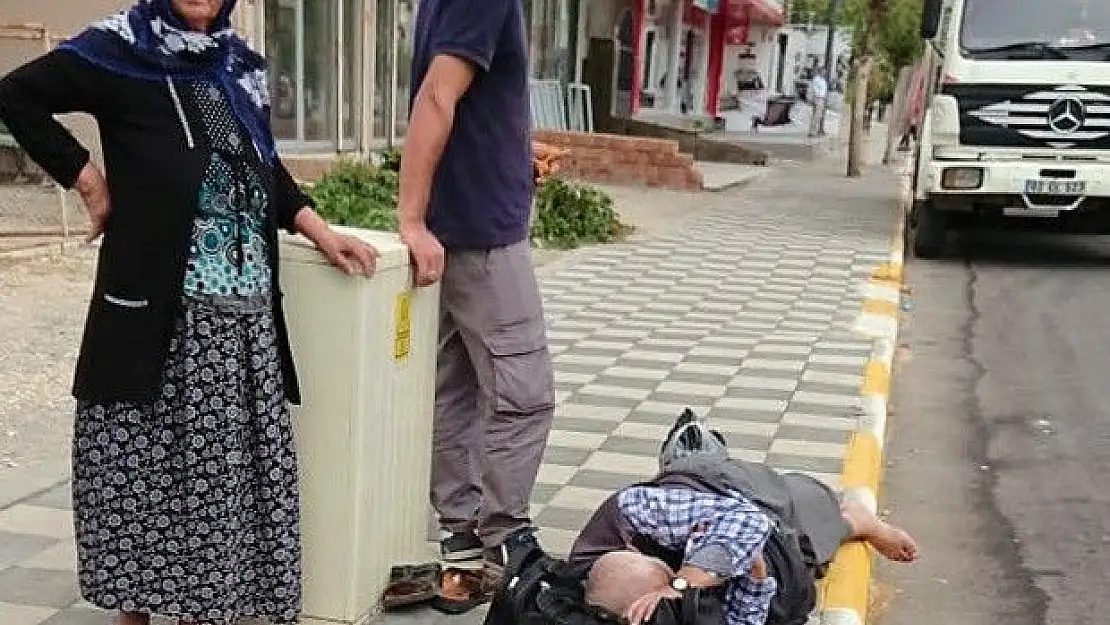 'Kalp krizi geçiren yolcusunu kaldırımda ölüme terk ettiği iddiası'