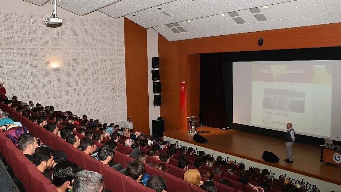 'Üniversitede duygusal zeka konferansı düzenlendi'